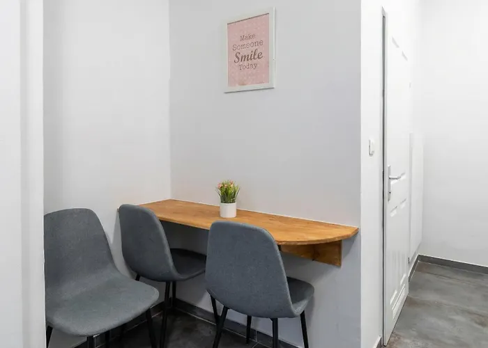 Апартаменти Simple Apt, With Full Kitchen Wiener Stadthalle *