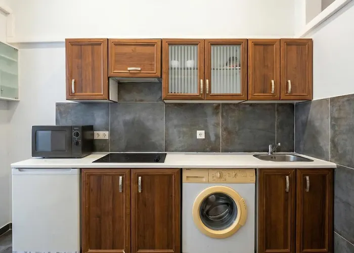 Апартаменти Simple Apt, With Full Kitchen Wiener Stadthalle *