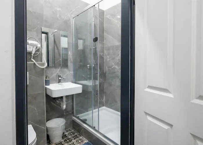 Апартаменти Simple Apt, With Full Kitchen Wiener Stadthalle *