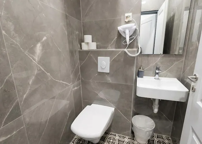 Simple Apt, With Full Kitchen Wiener Stadthalle Відень